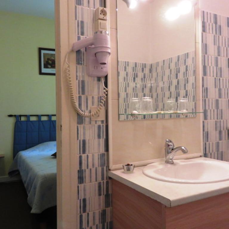 Le Relais Du Pont De Rhodes Hotel Frayssinet Bilik gambar