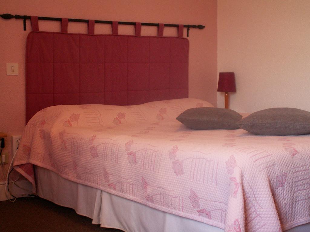 Le Relais Du Pont De Rhodes Hotel Frayssinet Bilik gambar