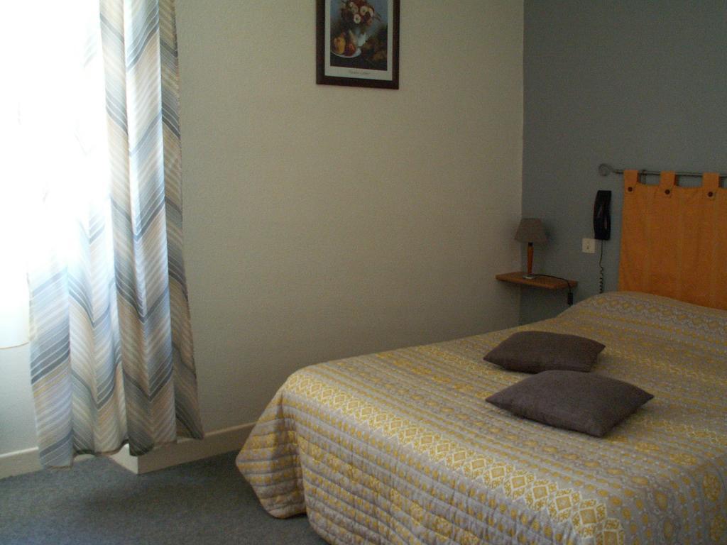 Le Relais Du Pont De Rhodes Hotel Frayssinet Bilik gambar