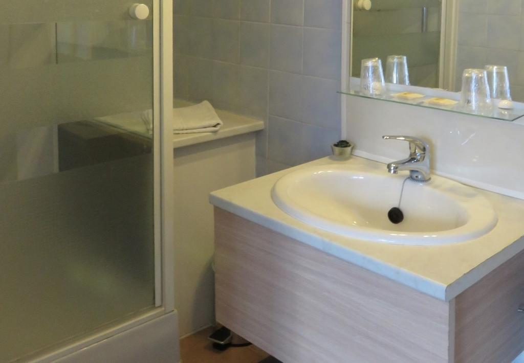 Le Relais Du Pont De Rhodes Hotel Frayssinet Bilik gambar